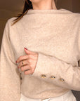 Pull col montant avec boutons dorés BEIGE ✨