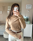 Pull col montant avec boutons dorés CAMEL ✨
