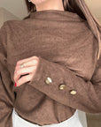 Pull col montant avec boutons dorés MARRON ✨