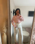 Cardigan rose avec détails floraux