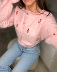 Cardigan rose avec détails floraux