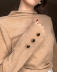 Pull col montant avec boutons dorés CAMEL ✨