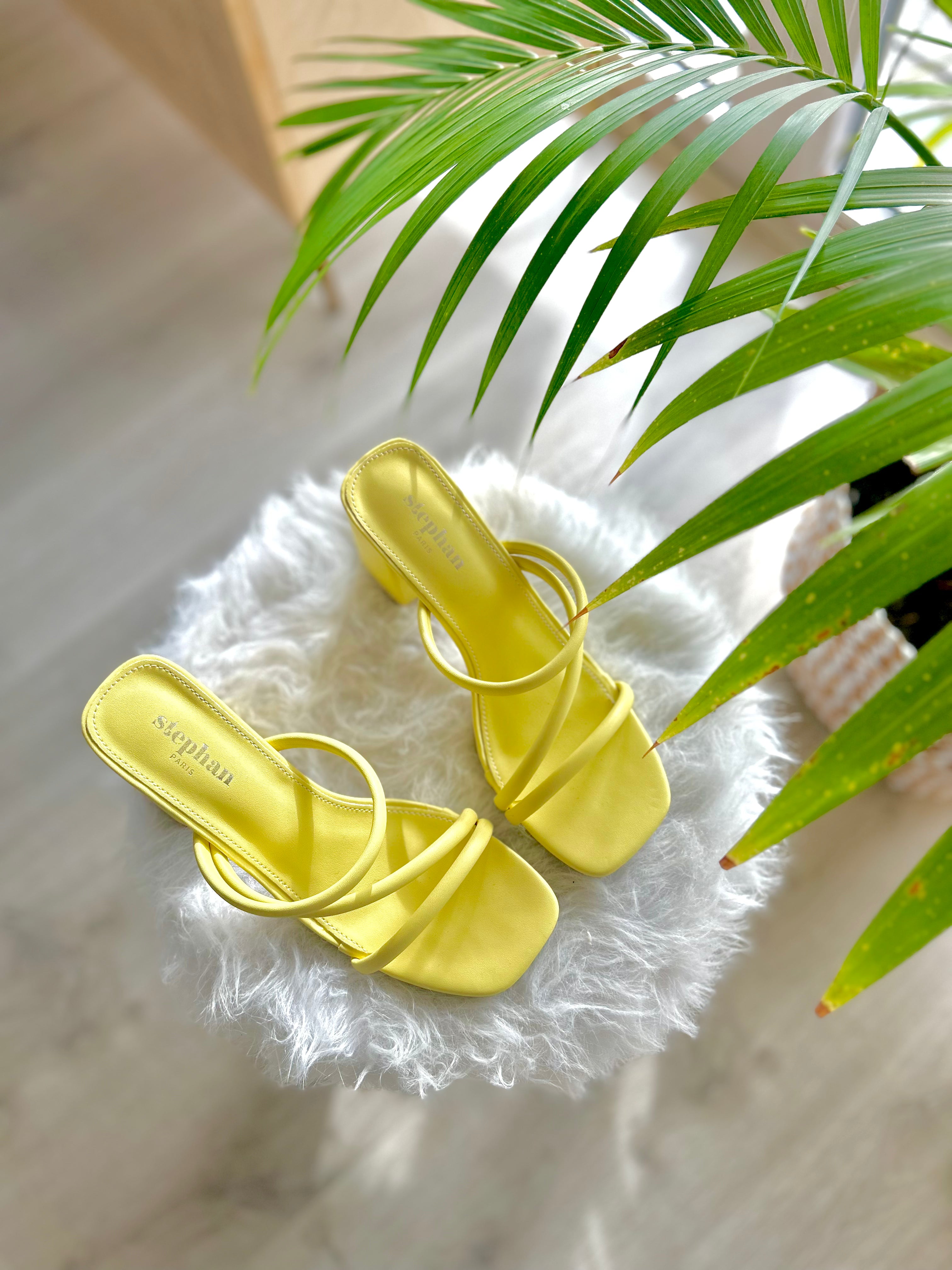 SANDALES À TALONS JAUNE  🍋