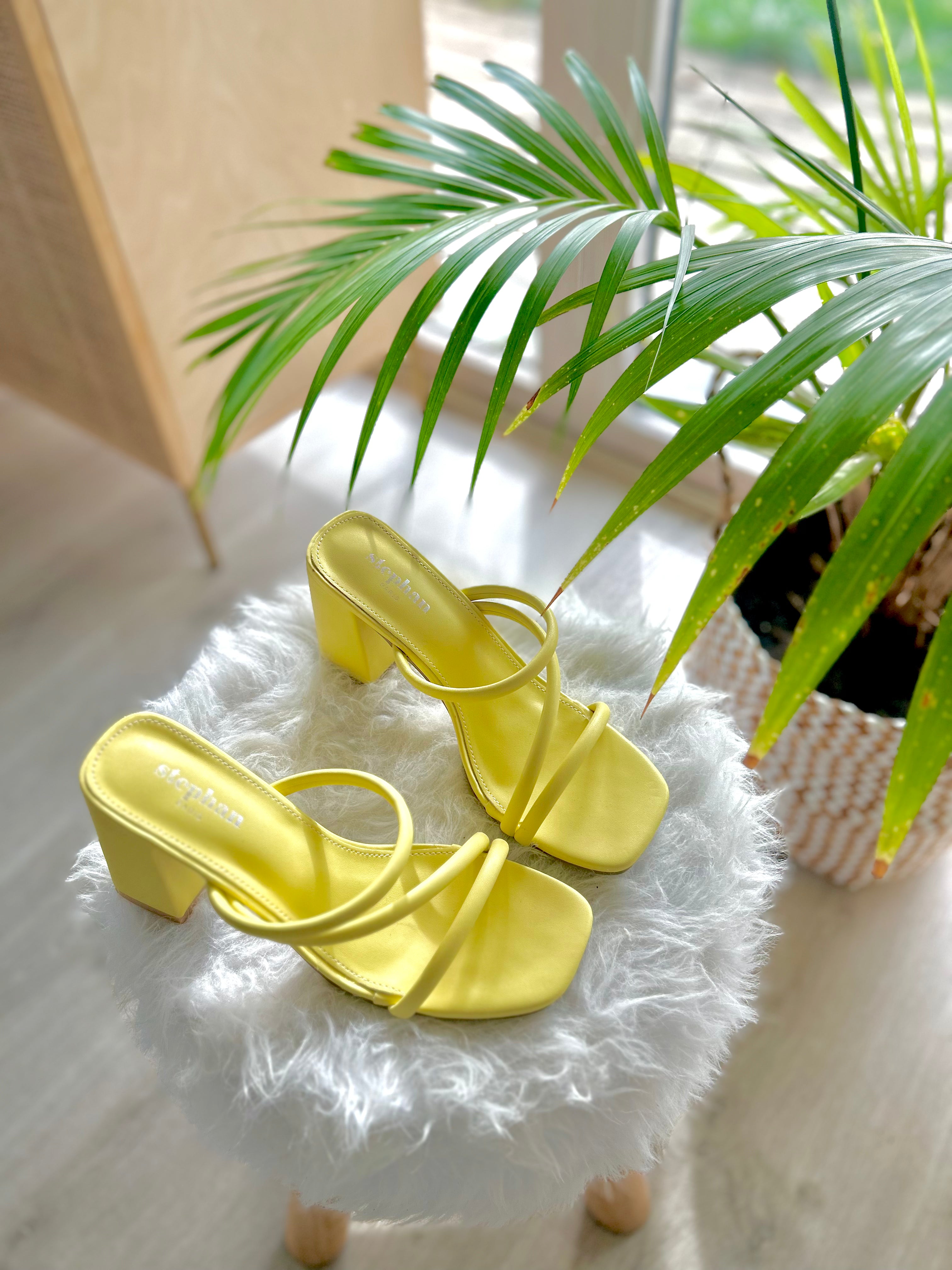 SANDALES À TALONS JAUNE  🍋