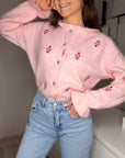 Cardigan rose avec détails floraux