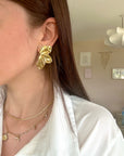 Boucles d’oreilles dorées asymétriques ✨
